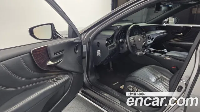 Lexus LS 2019 thumb 10