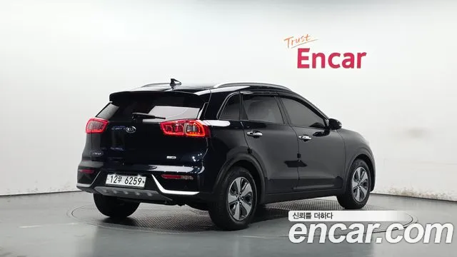 Kia Niro 2018 thumb 2