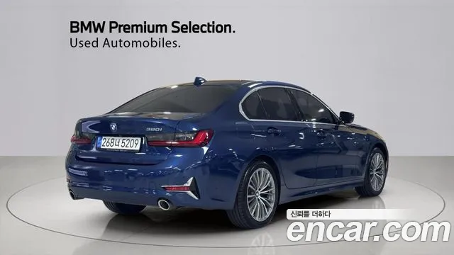 BMW 3-Series 2022 thumb 2