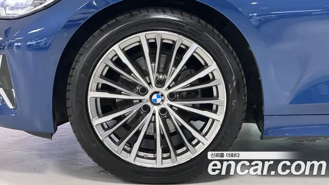 BMW 3-Series 2022 thumb 5