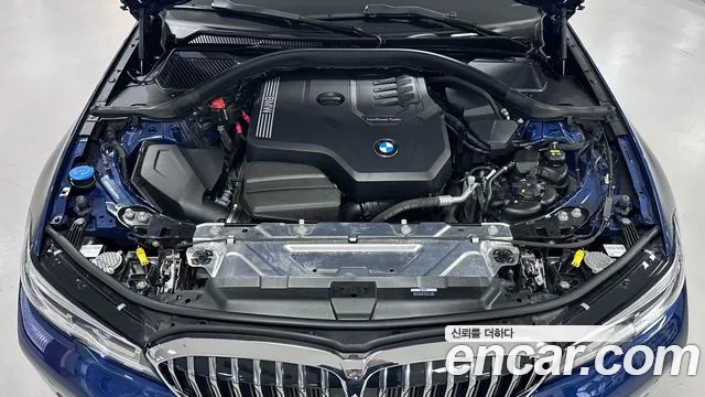 BMW 3-Series 2022 thumb 6