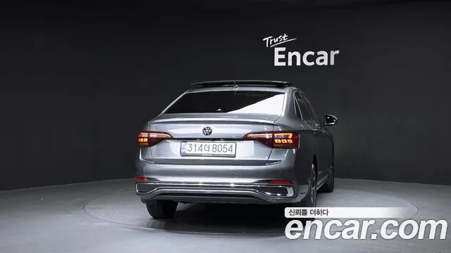 Volkswagen Jetta 2024 thumb 4