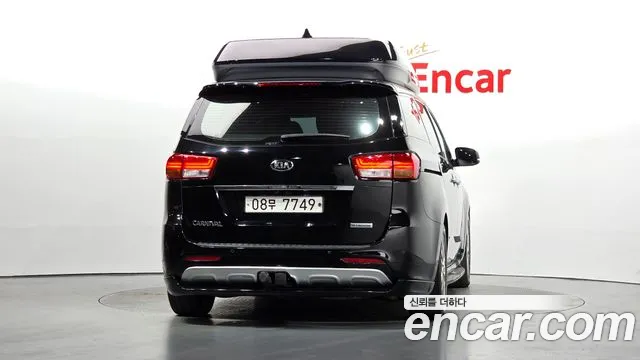 Kia Carnival 2017 thumb 4