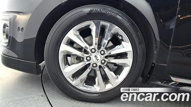 Kia Carnival 2017 thumb 5
