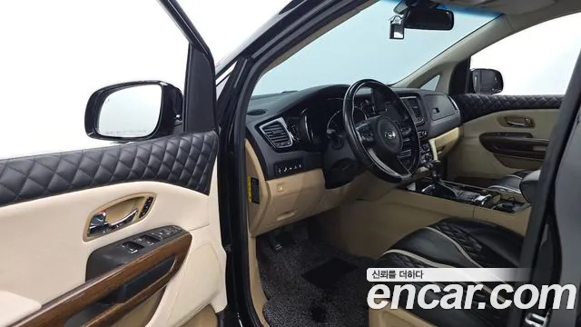 Kia Carnival 2017 thumb 11