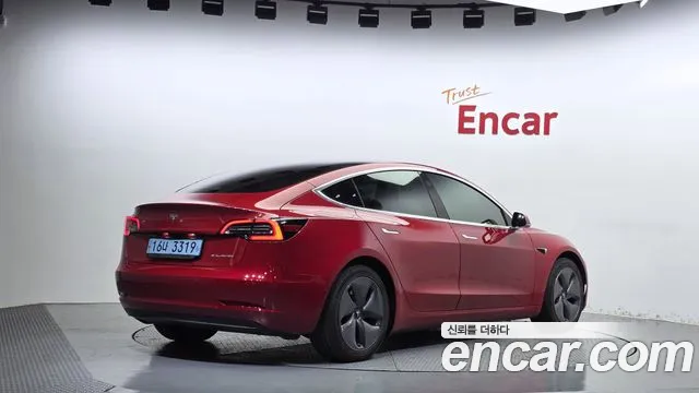 Tesla Model 3 2019 thumb 2