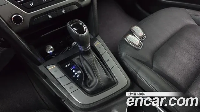 Hyundai Avante 2017 thumb 9