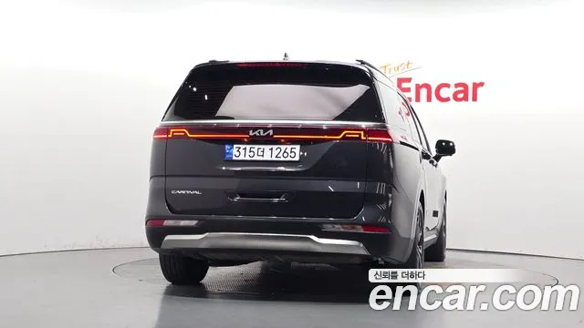Kia Carnival 2021 thumb 4