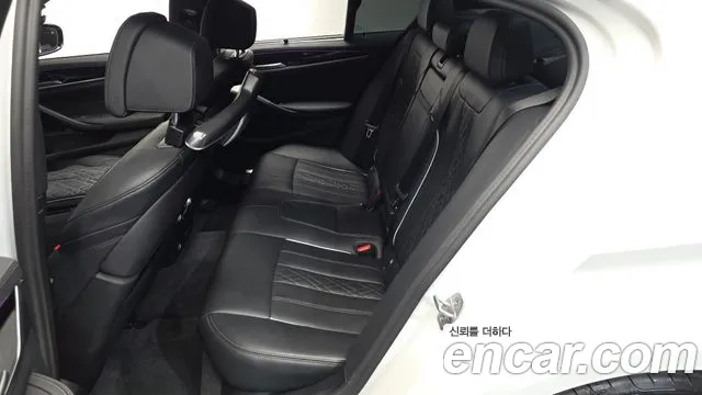 BMW 5-Series 2023 thumb 11