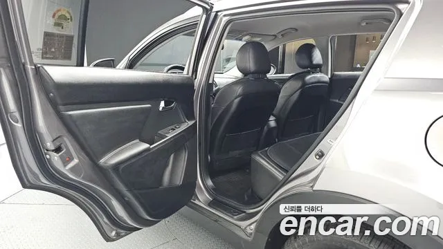 Kia Sportage 2010 thumb 12
