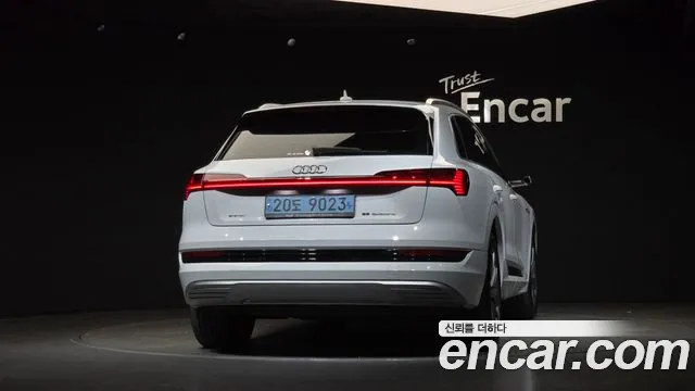 Audi e-tron 2021 thumb 4