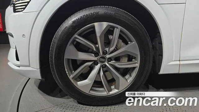 Audi e-tron 2021 thumb 5
