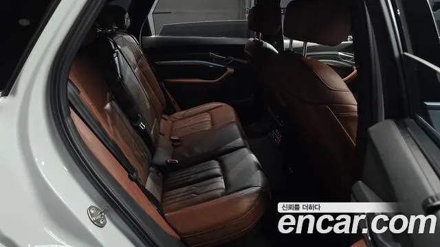Audi e-tron 2021 thumb 11