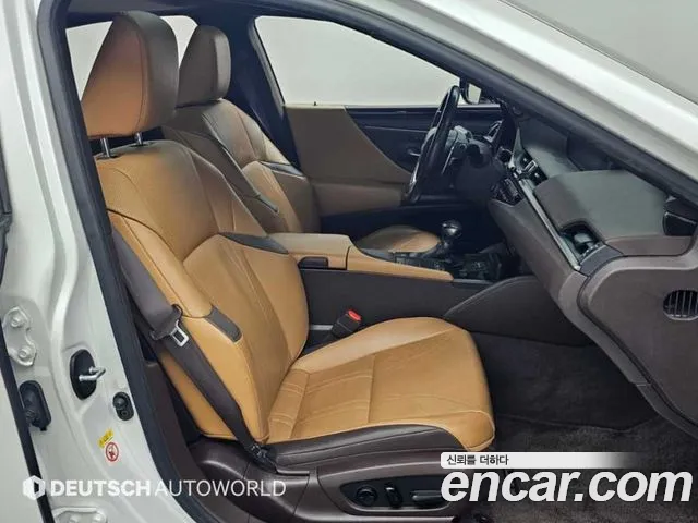 Lexus ES 2018 thumb 10