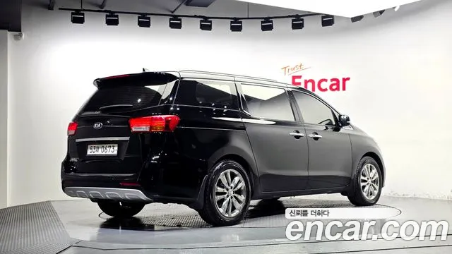Kia Carnival 2016 thumb 2