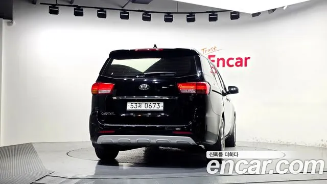 Kia Carnival 2016 thumb 4