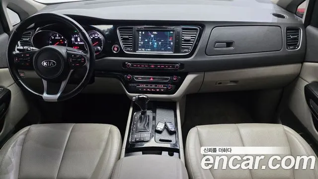 Kia Carnival 2016 thumb 7