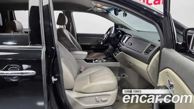 Kia Carnival 2016 thumb 12