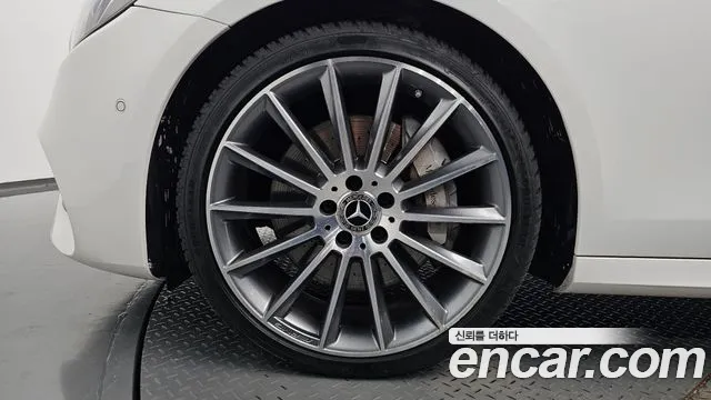 Mercedes-Benz E-Класс 2017 thumb 4