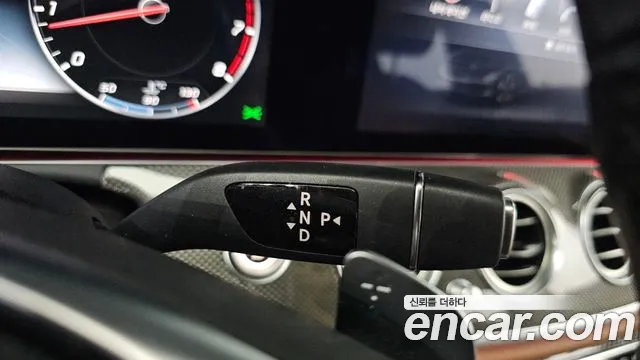 Mercedes-Benz E-Класс 2017 thumb 8