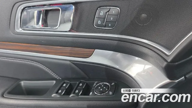 Ford Explorer 2018 thumb 12