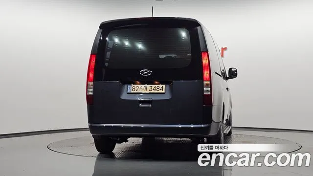 Hyundai Staria 2023 thumb 3