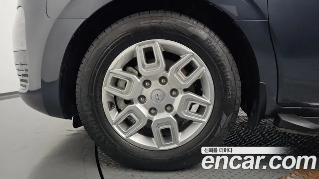 Hyundai Staria 2023 thumb 4