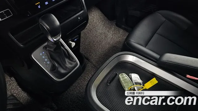 Hyundai Staria 2023 thumb 8