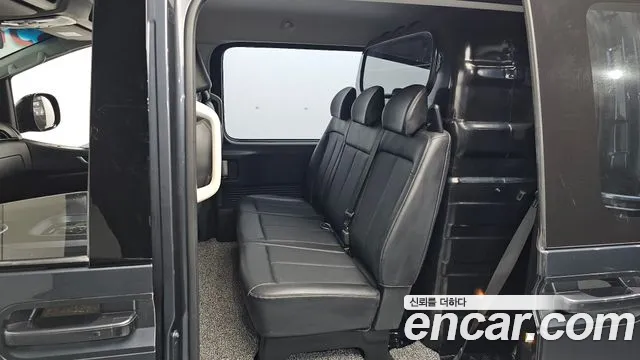 Hyundai Staria 2023 thumb 10