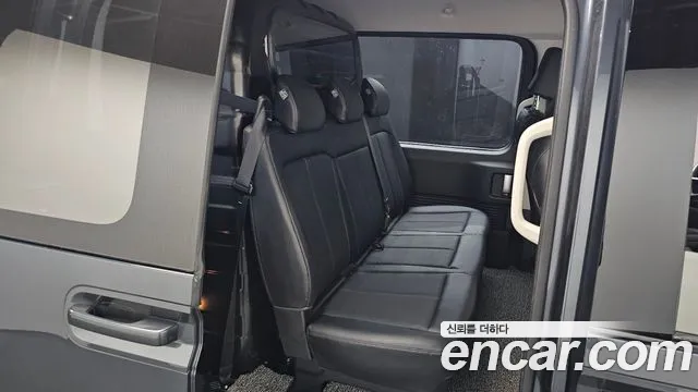 Hyundai Staria 2023 thumb 11