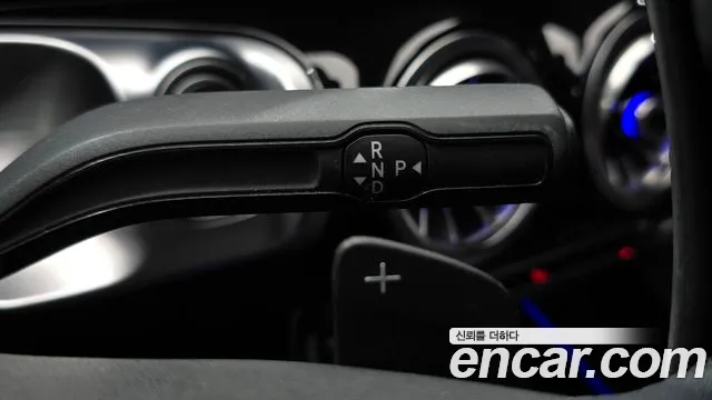Mercedes-Benz GLB 2021 thumb 9