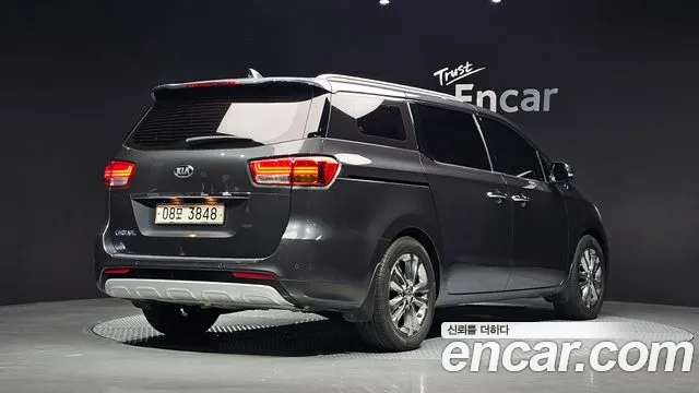 Kia Carnival 2018 thumb 2