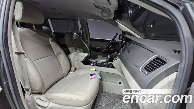 Kia Carnival 2018 thumb 10