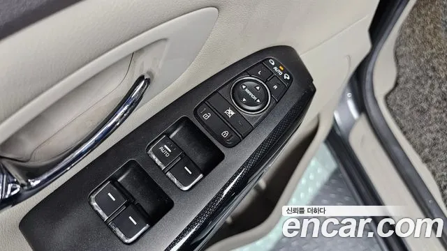 Kia Carnival 2018 thumb 11