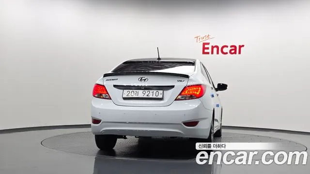 Hyundai Accent 2012 thumb 4
