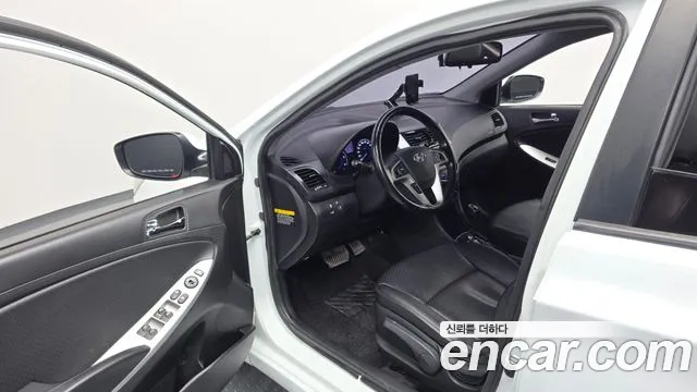 Hyundai Accent 2012 thumb 10