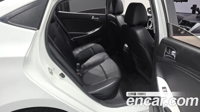 Hyundai Accent 2012 thumb 11