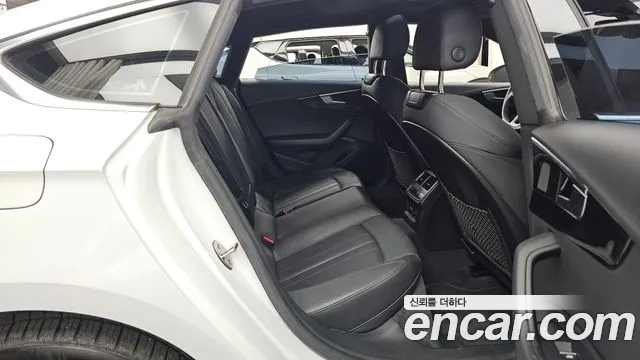 Audi A5 2021 thumb 12