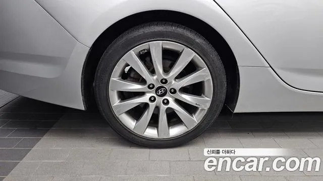 Hyundai i40 2011 thumb 5