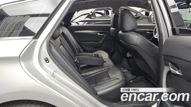 Hyundai i40 2011 thumb 12