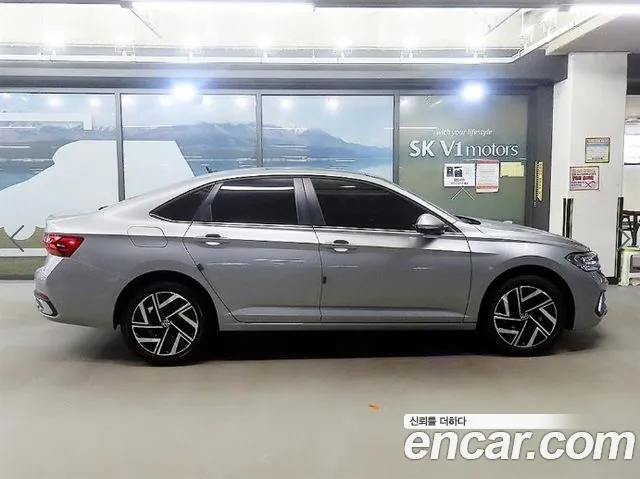 Volkswagen Jetta 2024 thumb 3