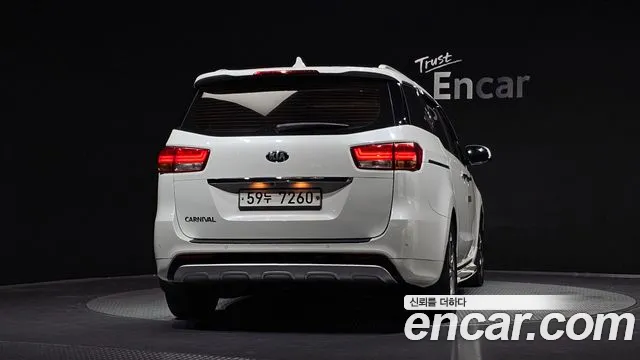 Kia Carnival 2017 thumb 3