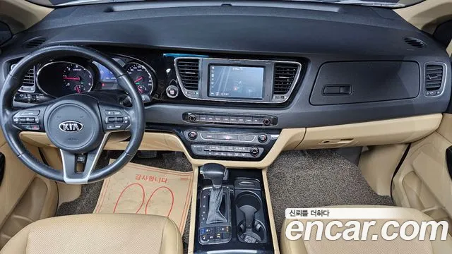 Kia Carnival 2017 thumb 6