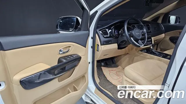 Kia Carnival 2017 thumb 9