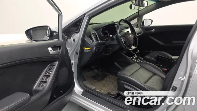 Kia K3 2016 thumb 10