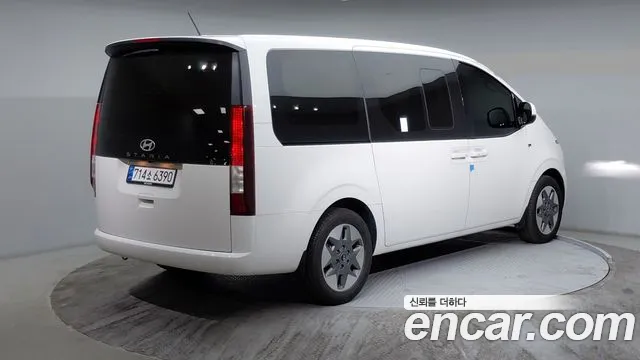 Hyundai Staria 2024 thumb 2