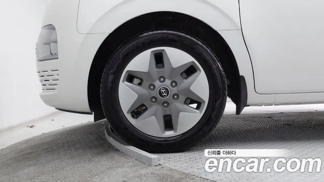 Hyundai Staria 2024 thumb 5