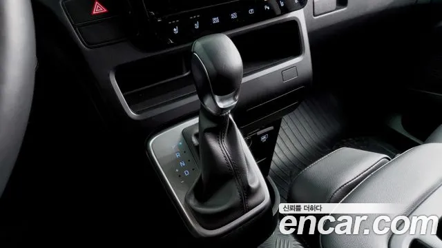 Hyundai Staria 2024 thumb 9