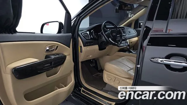 Kia Carnival 2019 thumb 10