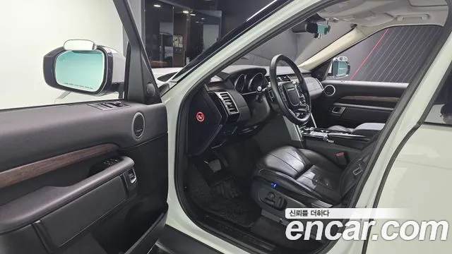Land Rover Discovery 2017 thumb 10